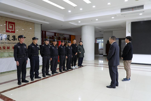 黃源東春節(jié)慰問一線員工